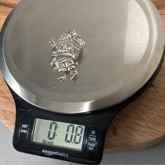 ⚫️ Vintage Santa Brooch / Charm in Silvertone by MJ Designs - Just Add A Chain - Picture 10 of 10